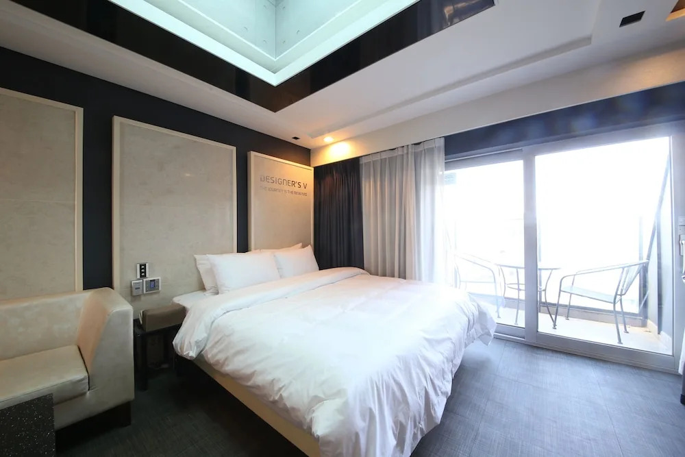 Moonbay Hotel
