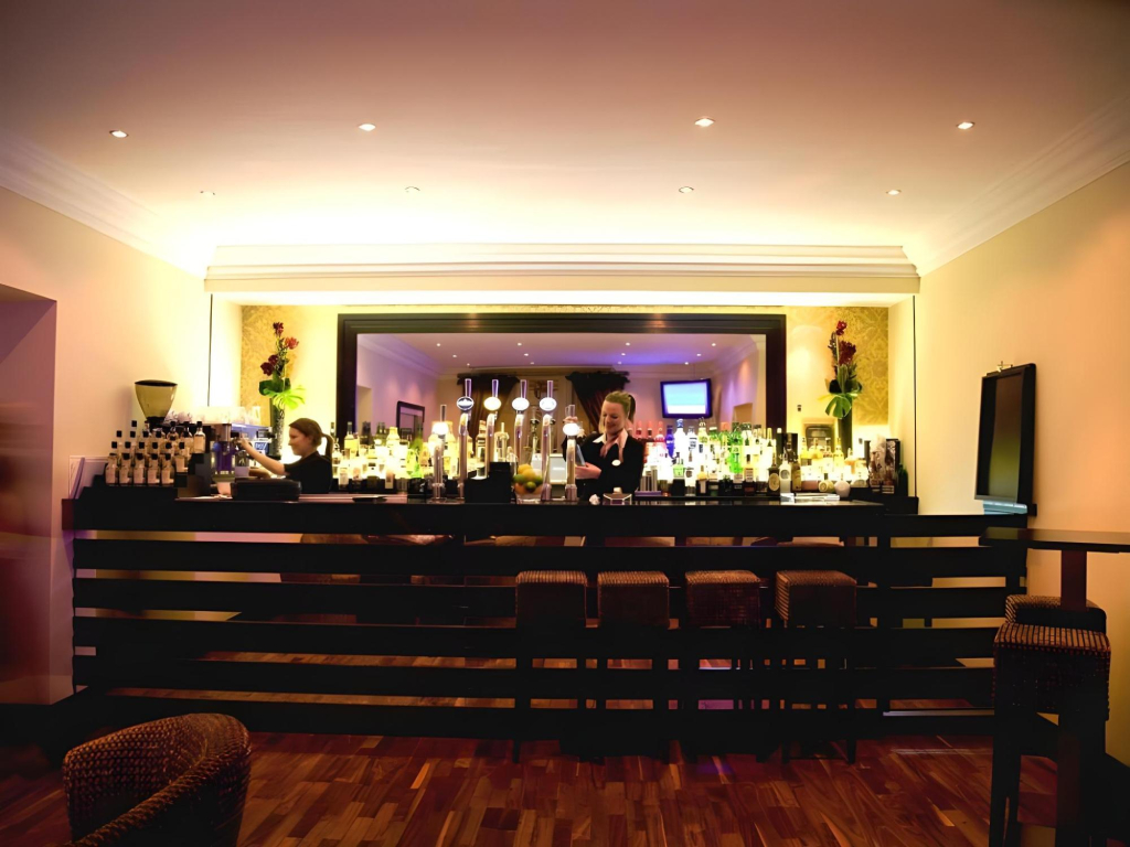 The Popinjay Hotel