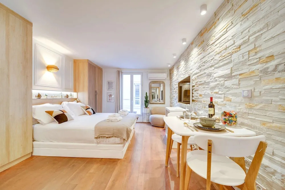 Historical Apartment in the Heart of Paris - 2