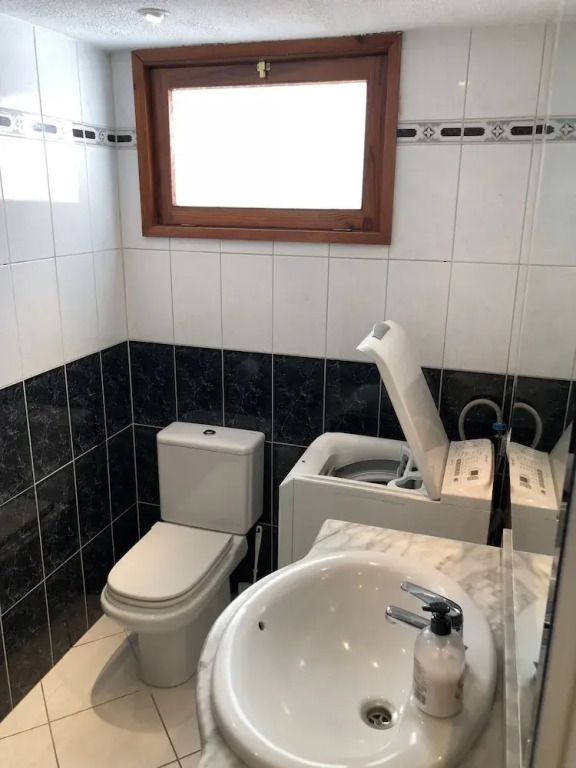 Two bedroom apartment 2 min from beach