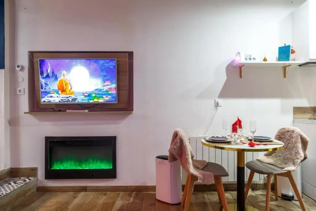 Eden SPA Et Cinema (Adults Only)