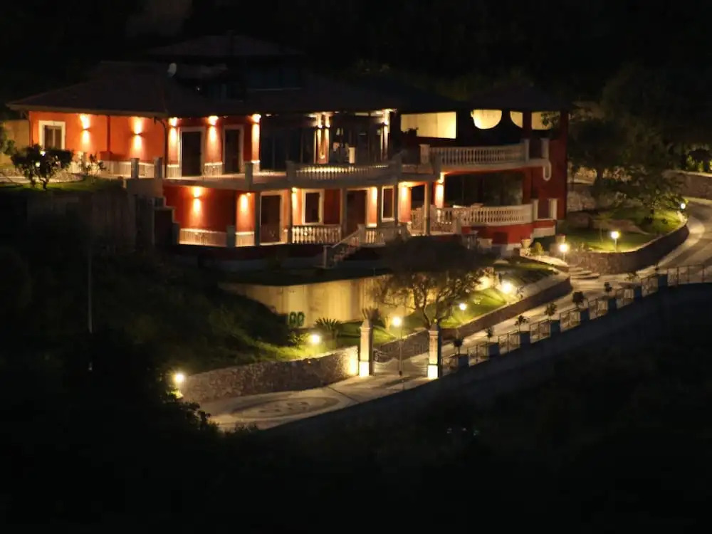 Divine Holiday Home in Giosa Marea with Sauna & Hot Tub