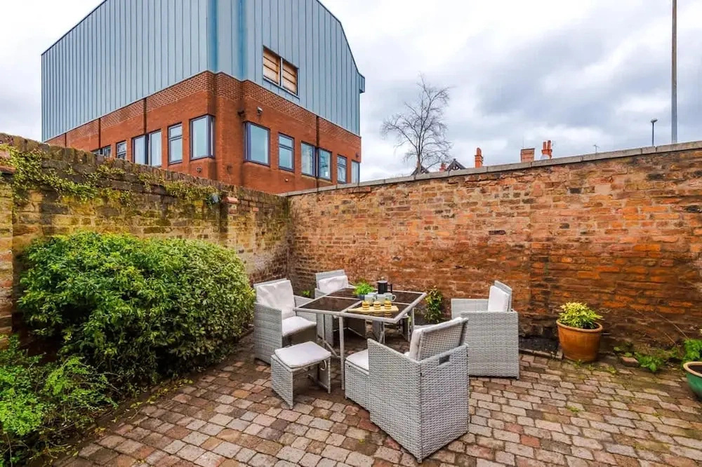NEW Spacious 2-bed Home Amazing Location
