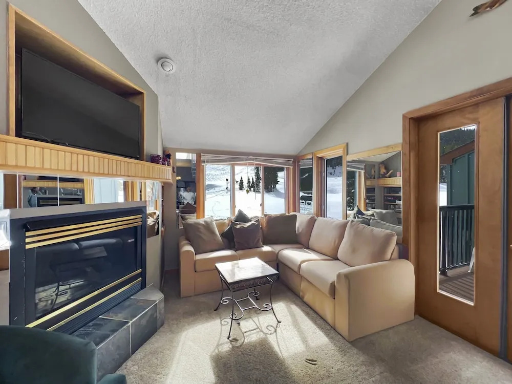 Pet Friendly Ski-In Ski-Out Right By The Lift and Golf Course - FP310 by Redawning