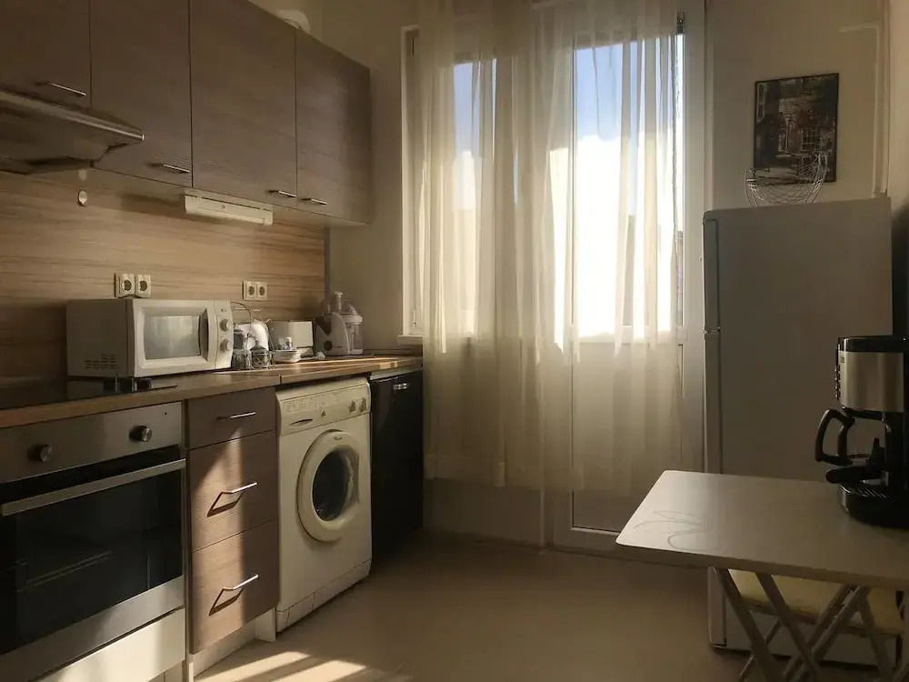 FM Deluxe 2-BDR Apartment with Terrace - Central City View