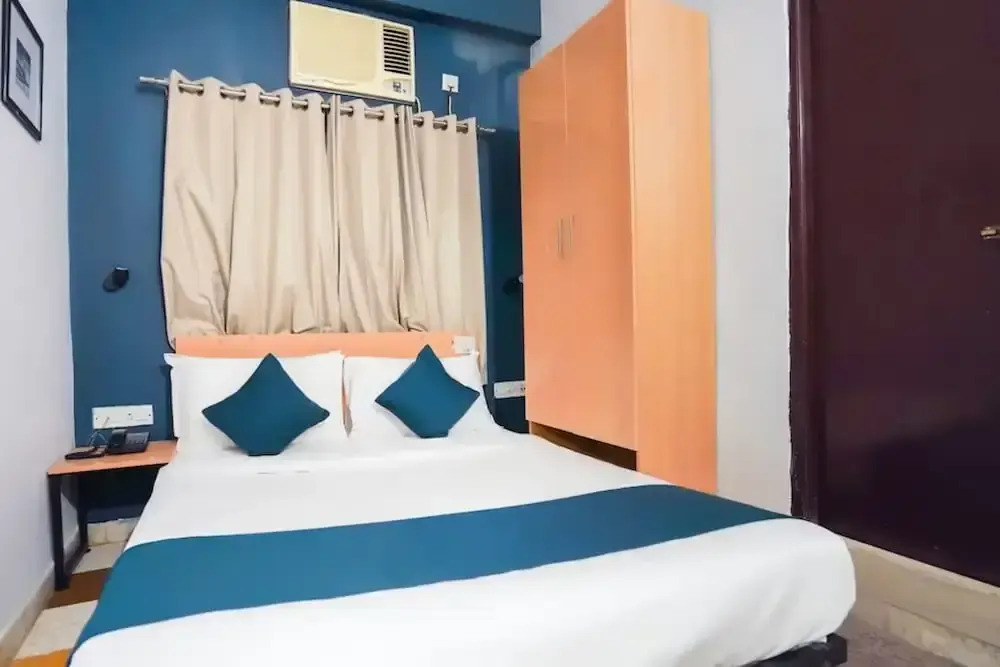 Goroomgo Giriraj stay Hub Near VIP Bazaar Naskarhaat Kolkata