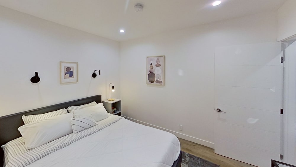 Toluca Lake Modern 1BR Fully Renovated Remodeled in 2023 w Ev-charger p70