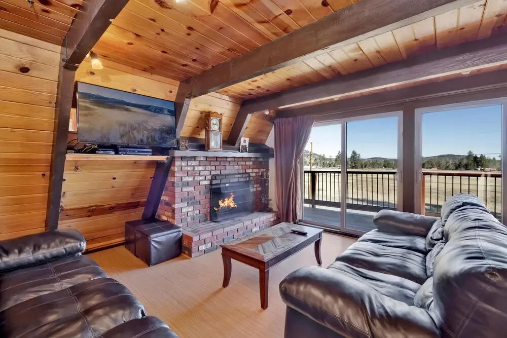 1632 - Meadow View Chalet by RedAwning