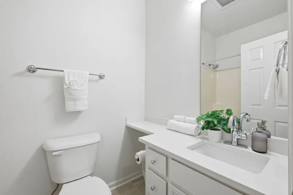 Comfortable 3BR Minutes to Broadway Parking