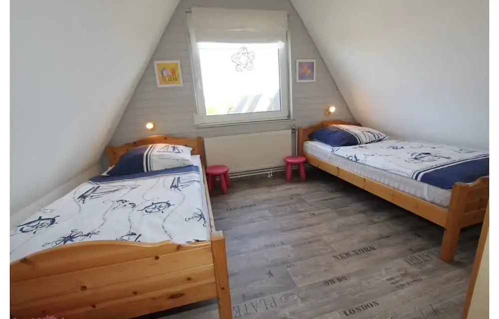Ferienhaus Toms Hutte mit Terrasse in Dornum