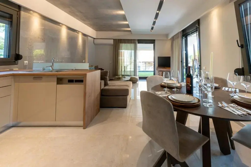 3 DOORS VILLAS