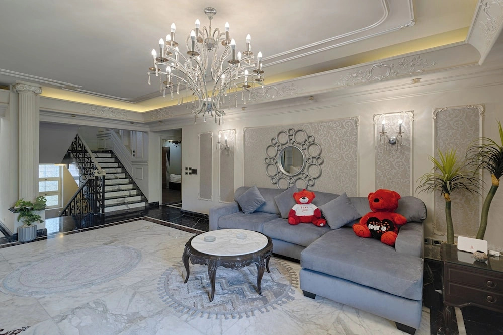 Villa with private pool and garden