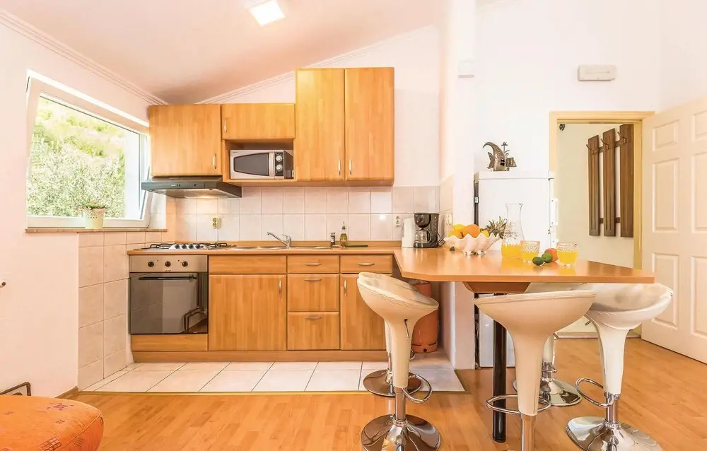 Awesome Home in Makarska With Wifi and 2 Bedrooms