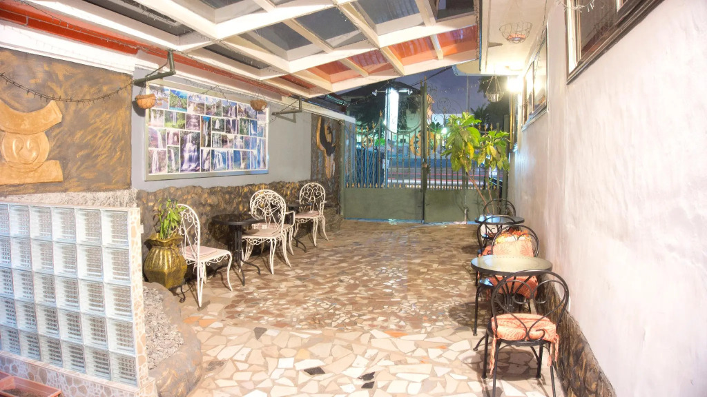 Jesiwa B's Little Palace