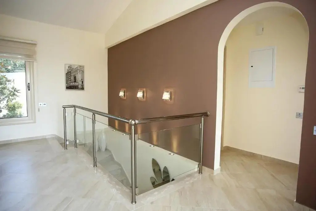 Seafront 5 Bedroom Villa Paradise in Sea Caves