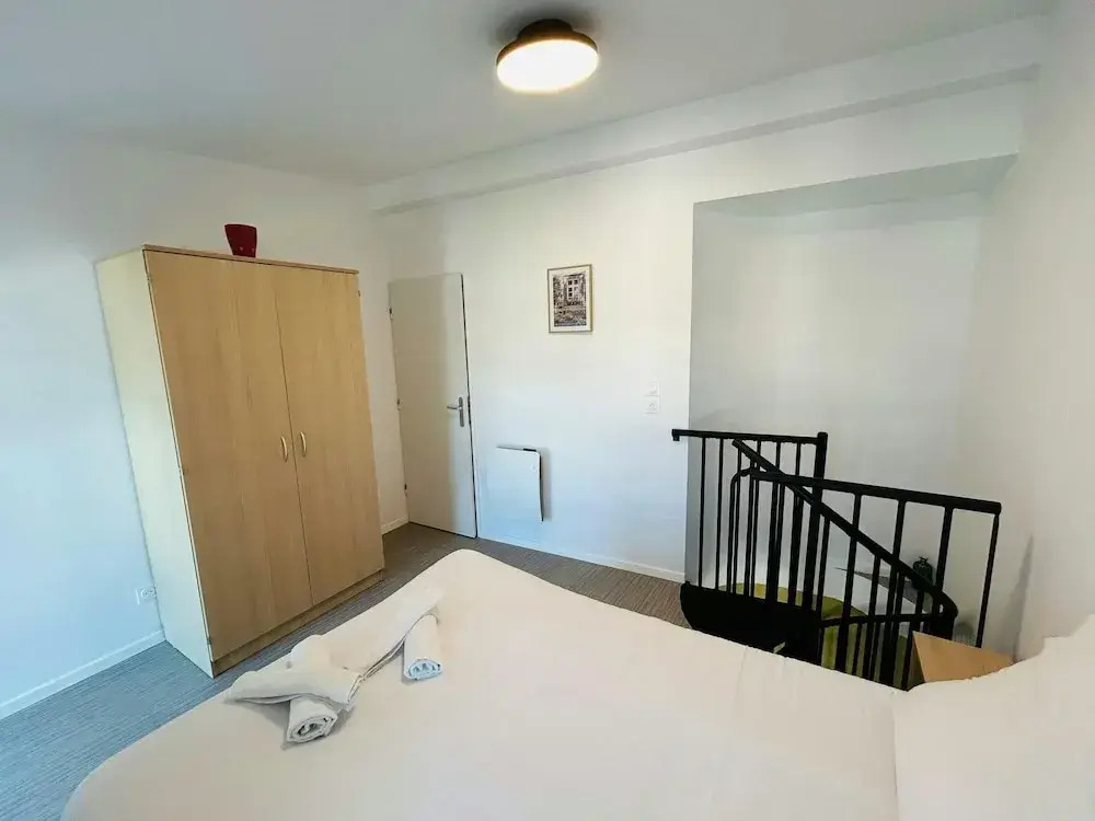 We Live In R - Duplex 503