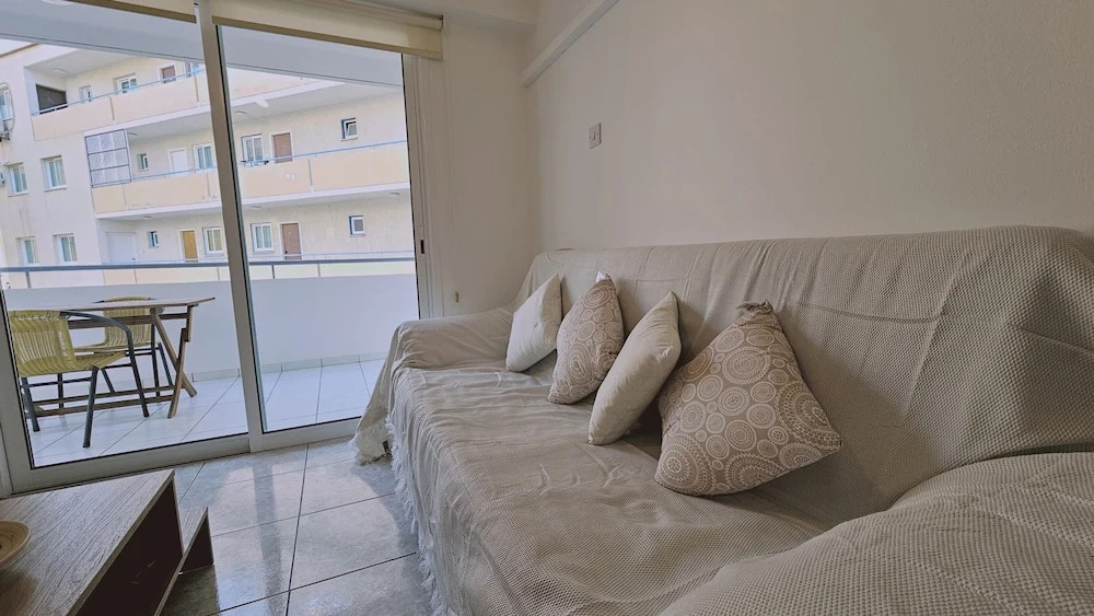 141 LCA - Stay Miracle Apartment