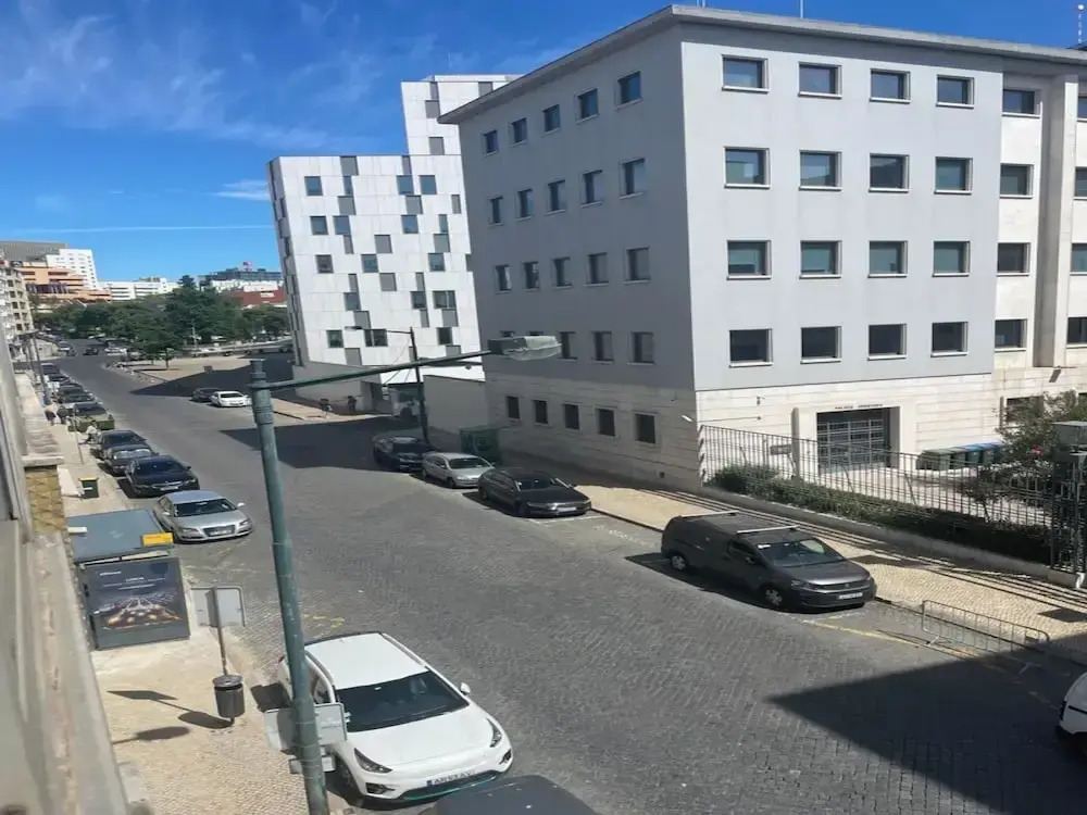 Room in Guest Room - Very Prime Location From Lisbon Airport