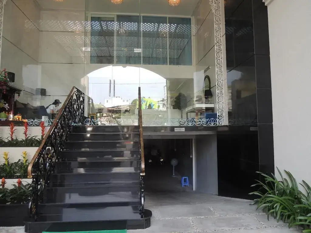 Iris Hotel