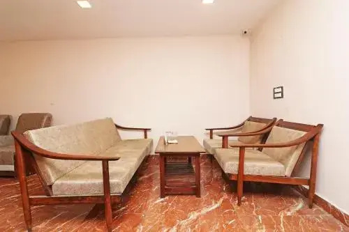 Hotel Rajshri by OYO Rooms