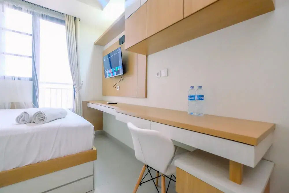 Good Choice And Strategic 2Br Without Living Room Evenciio Apartment