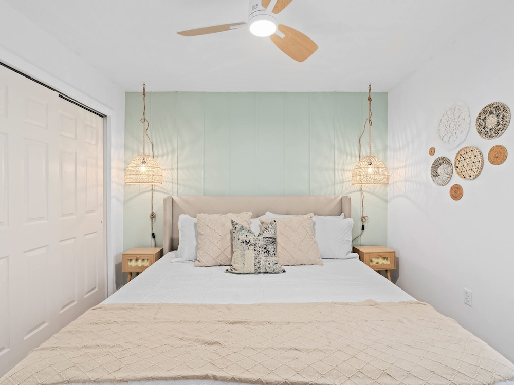 Super Boho- At Lake Toho s Water Sleeps 6