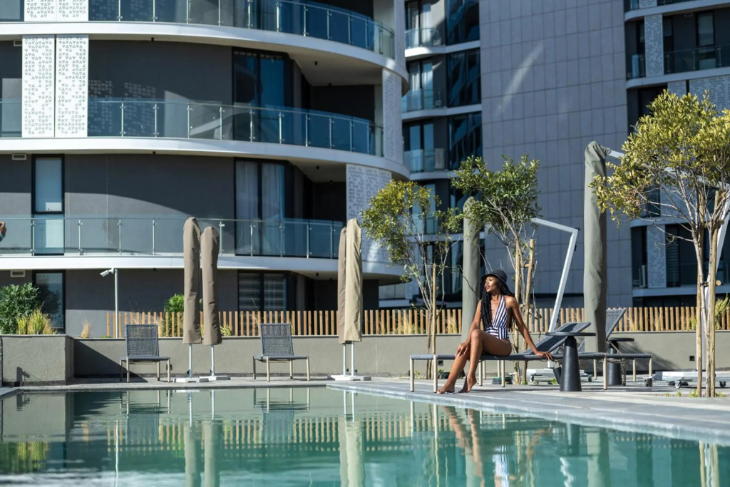 Ellipse Waterfall Executive Apartment - 612
