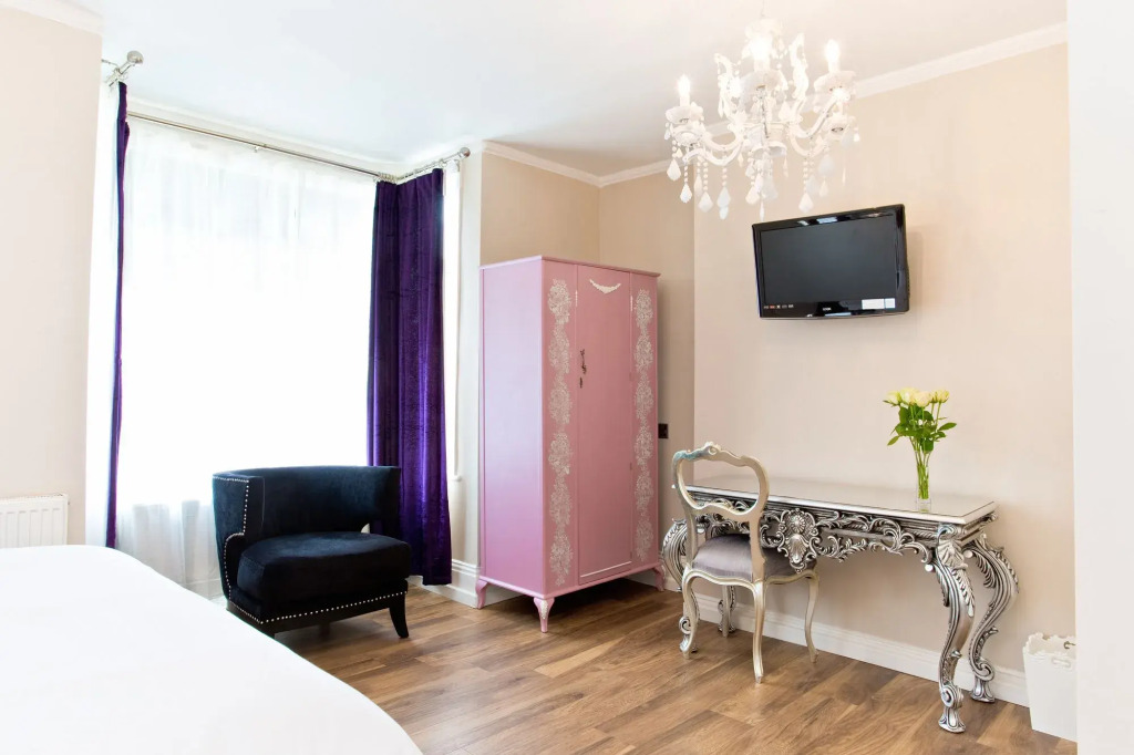 Cambridge House Hotel