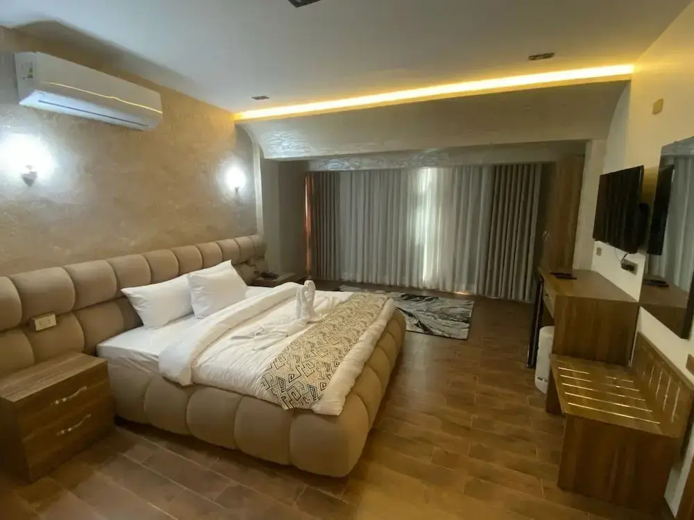 Golden Season Hotel