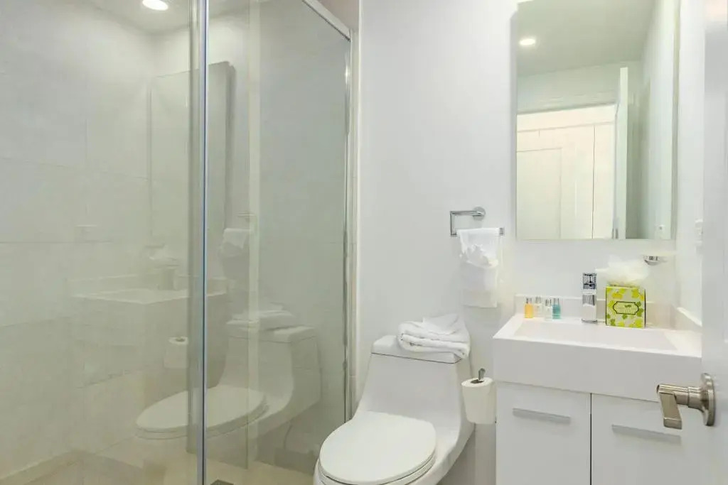 HH-2BS317 - Magnificent Corner Unit with all the Views