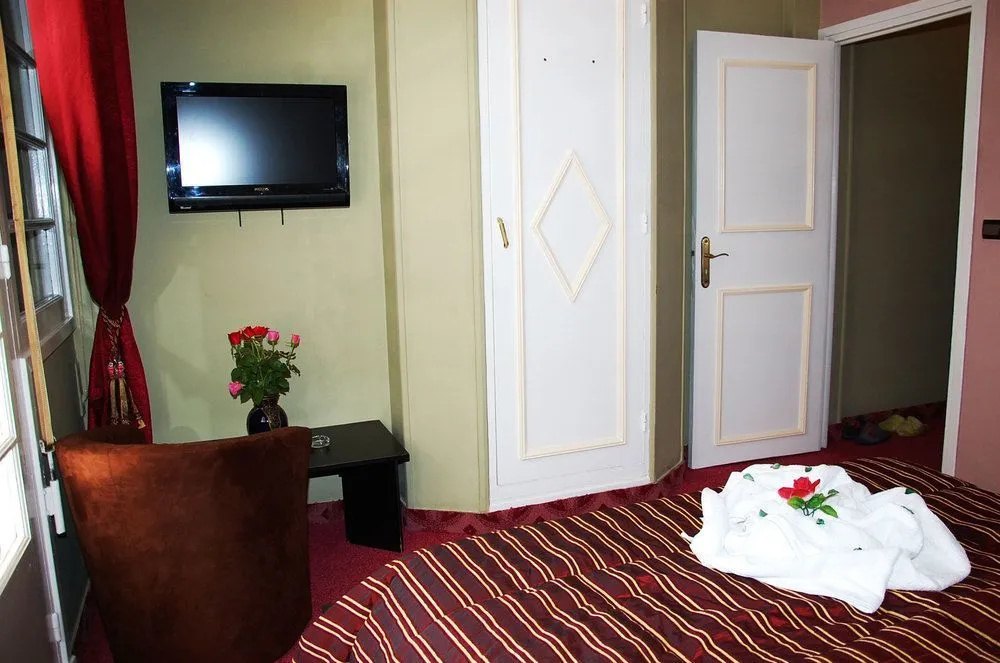Ambassy Hotel