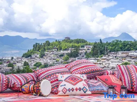 Sanxun Ancient City Panorama Homestay (Lijiang Ancient City Waterwheel Branch)