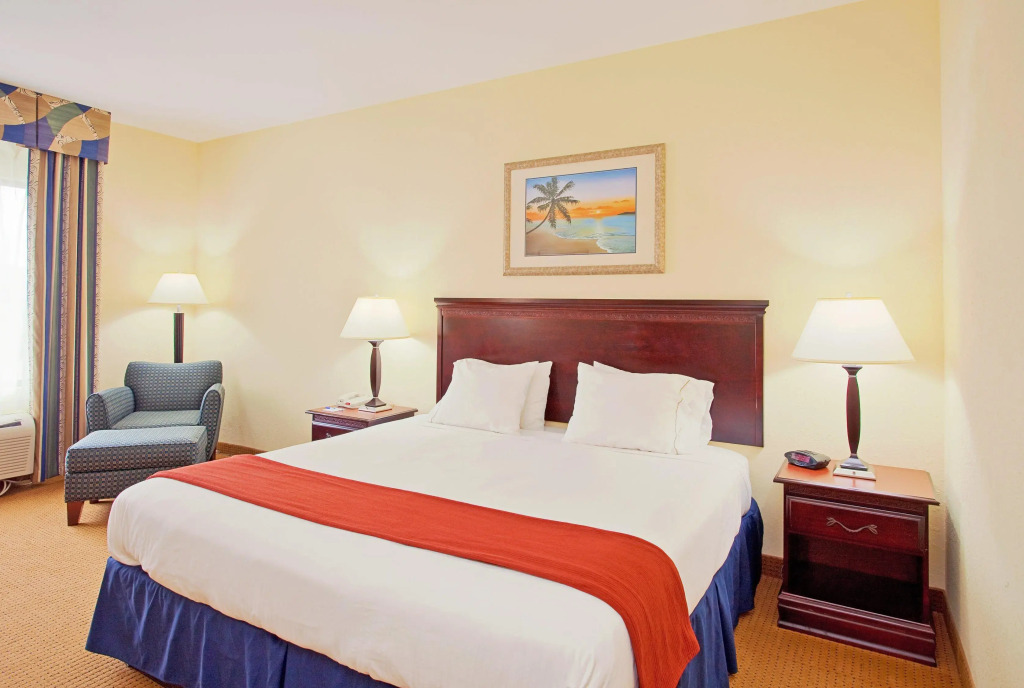 Holiday Inn Express Hotel & Suites Panama City-Tyndall by IHG