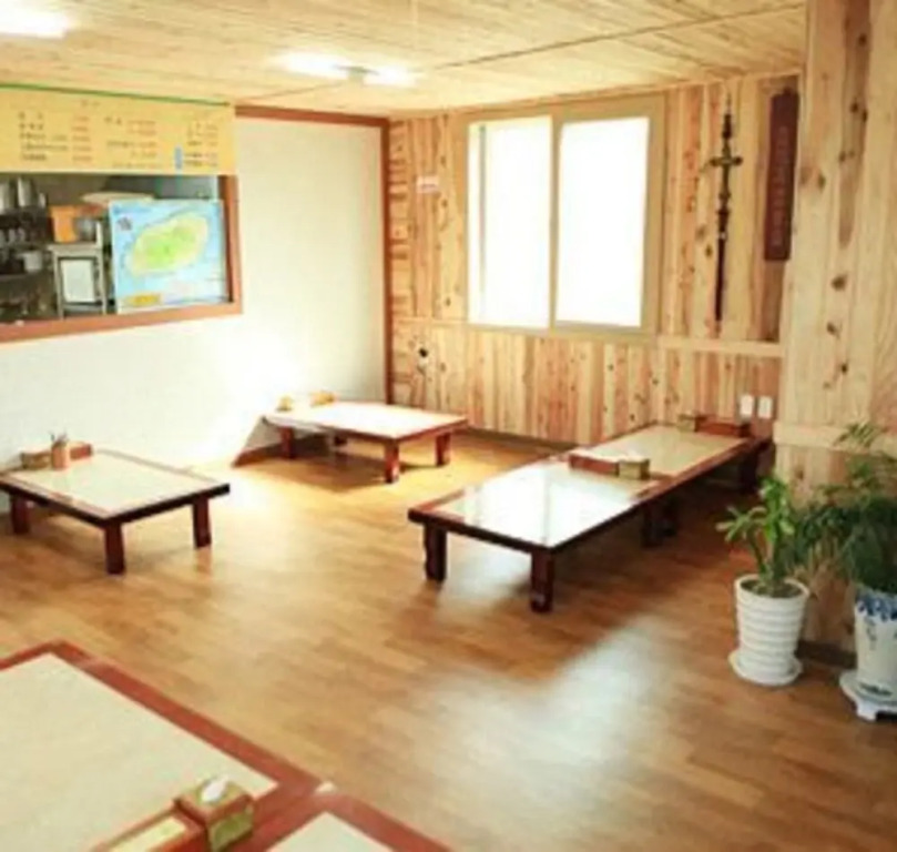 Jeju Happy Cabin Pension