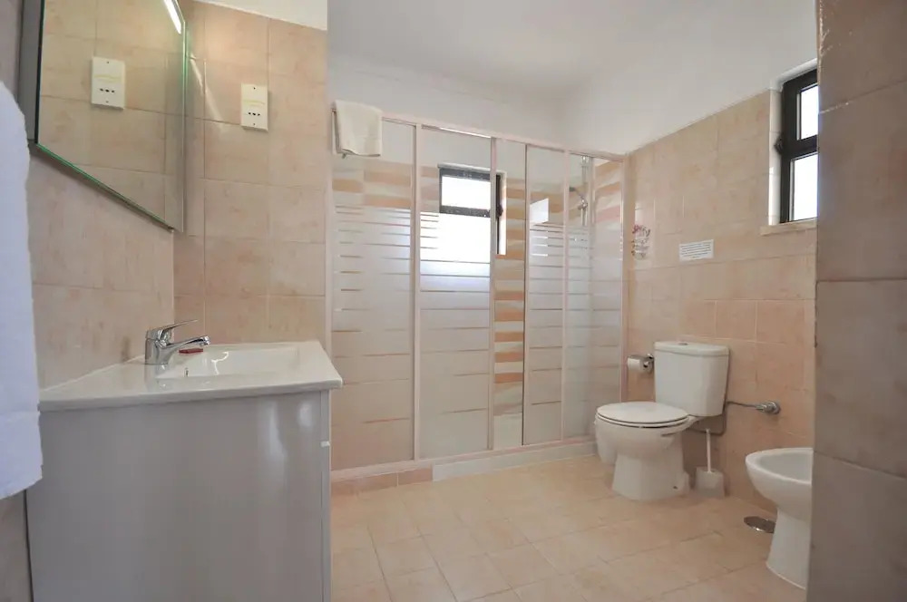 Spacious 4 Bedroom Villa Located in its own Grounds, With Private Pool and Bbq