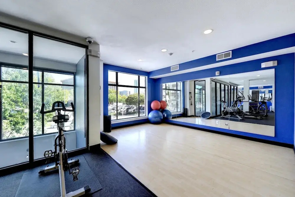 StayLo Luxury 1 Bedroom Apartment