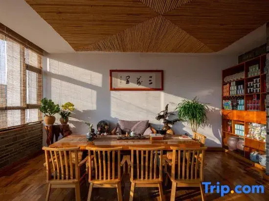 Sanwanli Senlv Designer Homestay (Tengchong Heshun Ancient Town)