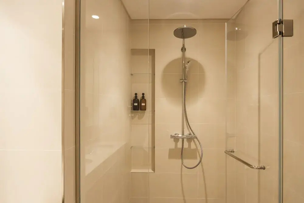 3BD Haven with Sweeping Water Views