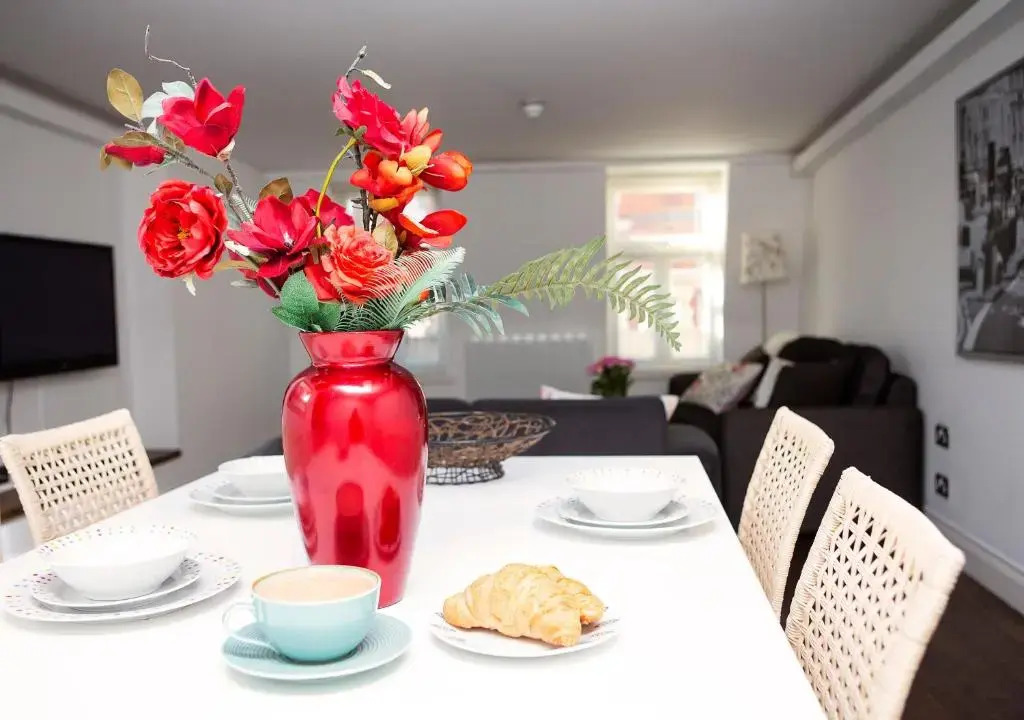 Apt 3, Trafalgar Sq (Duplex, 3rd & 4th flr)