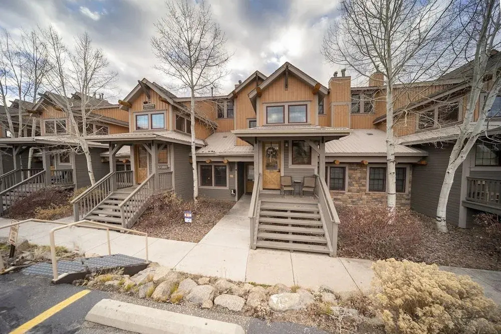 Palomino At Kicking Horse 2 Bedroom Cabin by Redawning