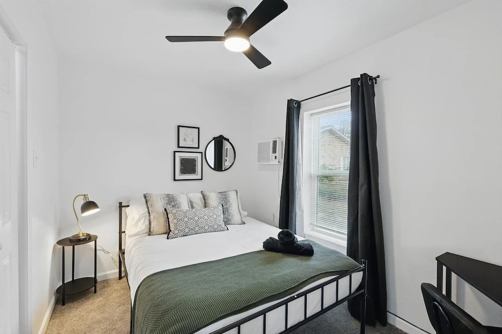 Modern 4BR 2BA Home With Hot Tub-grill & Huge Yard