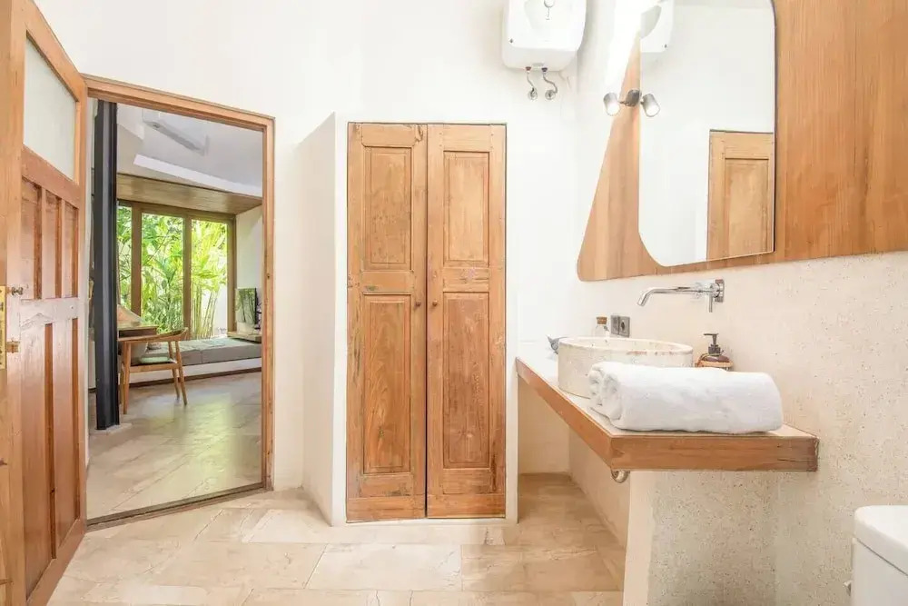 Chic 1-BR Villa with Pool, 4 Mins to Echo Beach