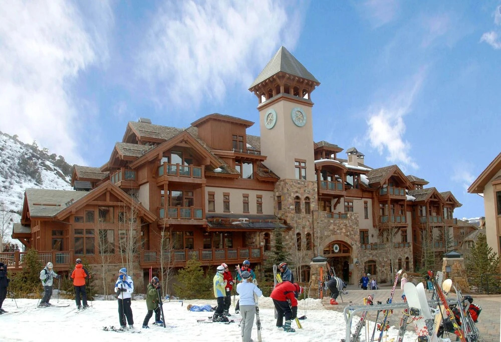 Cozy & Central Arrowhead Ge Townhome, 3br, Sleeps 6 3 Bedroom Townhouse by RedAwning