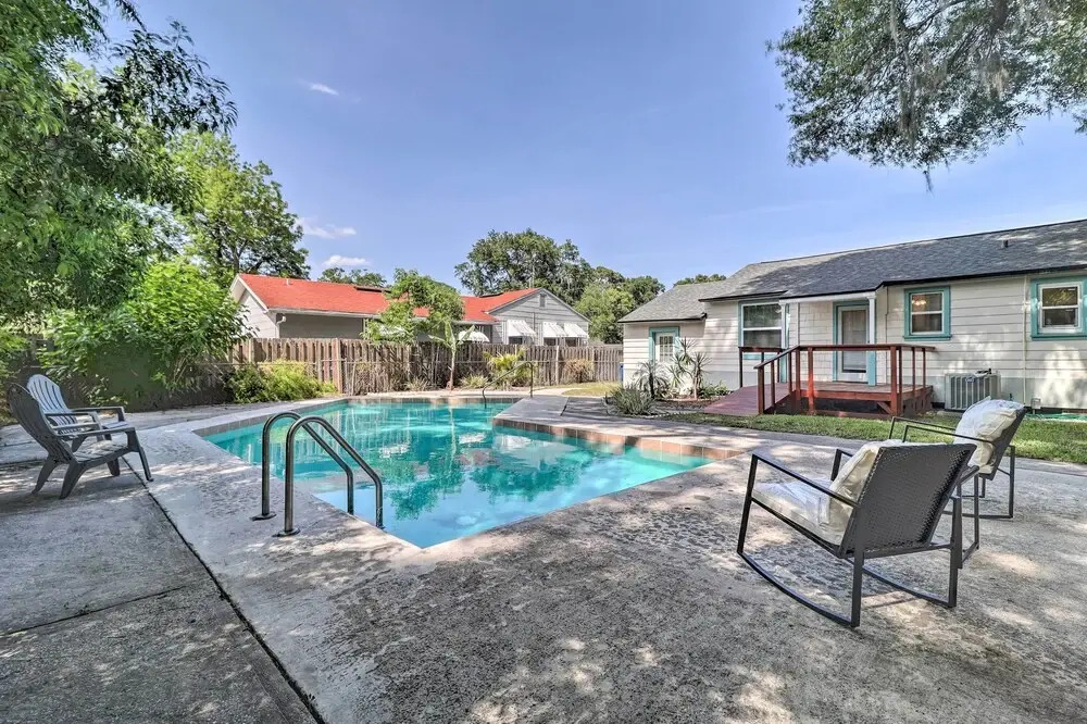 Jacksonville Retreat w/ Pool & Yard - 3 Mi to Zoo!