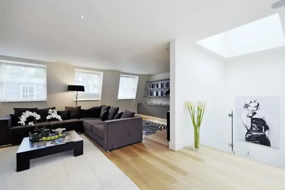 Ultra-luxurious 4BR home in Bayswater with gym, parking and private terrace