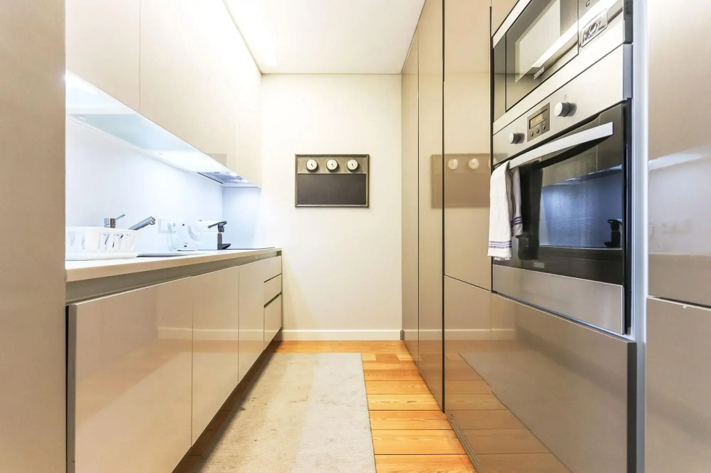 Bedroom in a Modern Apartment in Chiado in a Shared House
