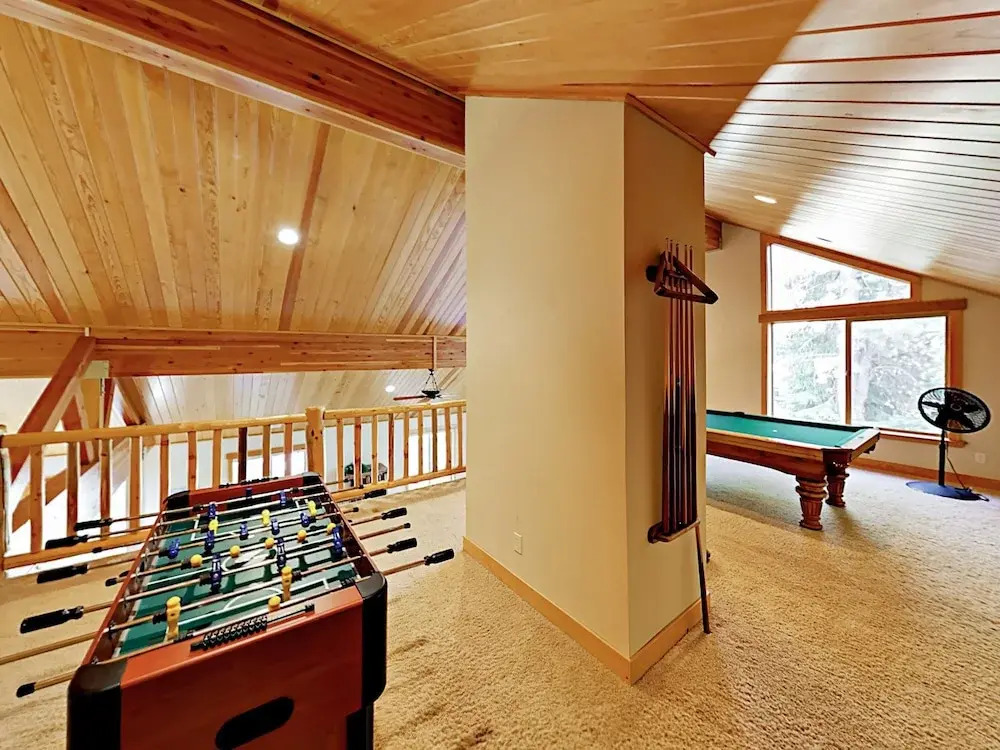 Big 5br W/ 2 Sunny Decks + Rec Center Access 5 Bedroom Home