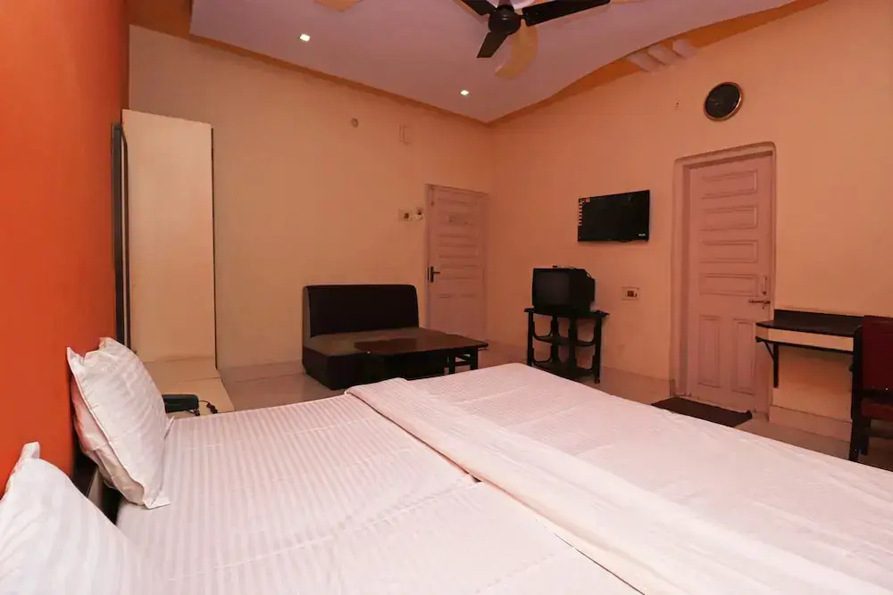 OYO 37028 Hotel Sheela