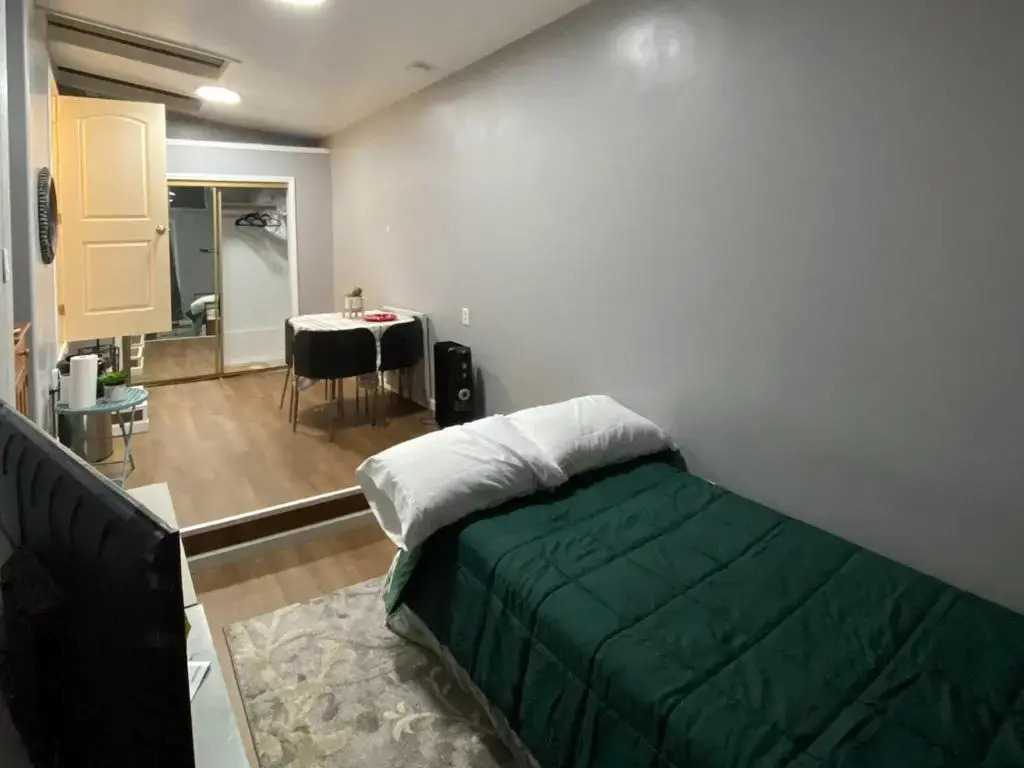 Adorable Studio in SF, near Daly City BART