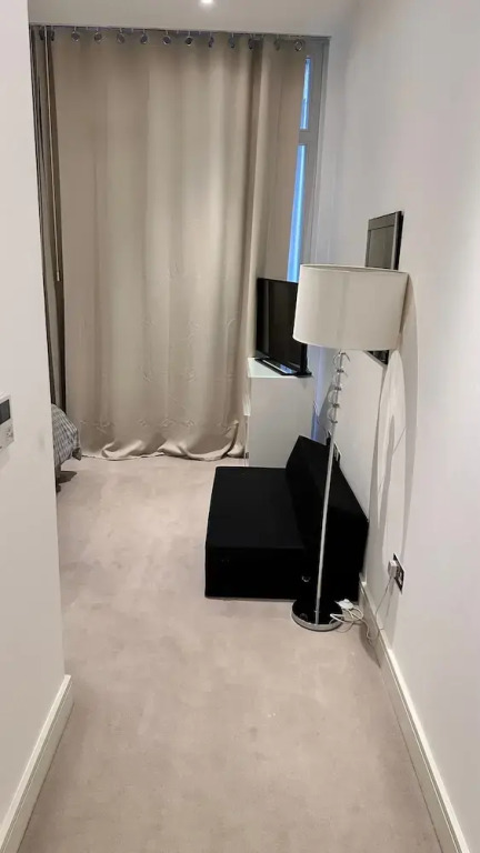 Apartment-sleeps3-hottub-patio
